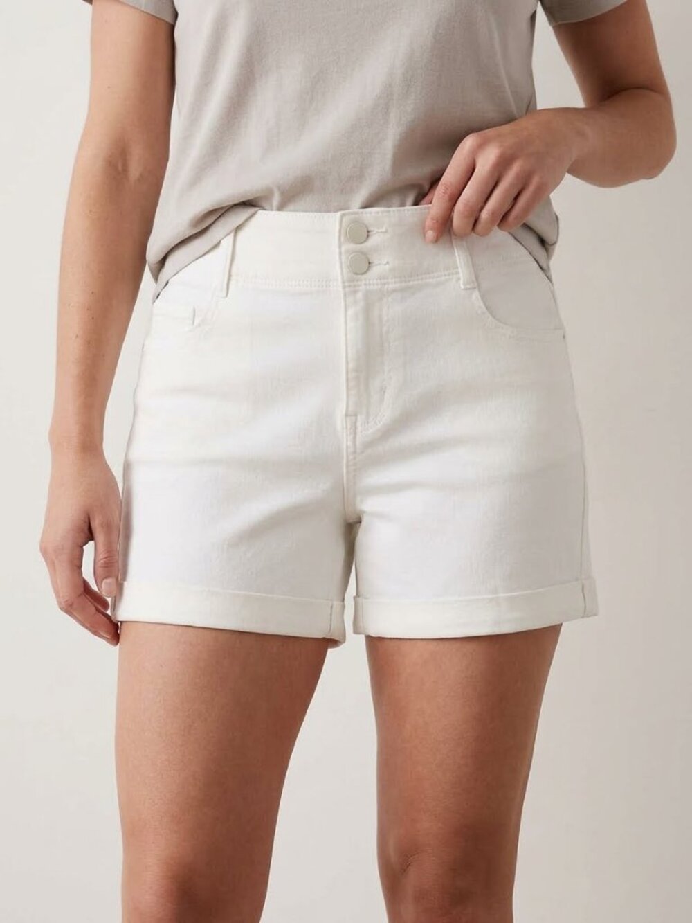 NWT Apt. 9 white denim mid-rise shorts, size 12